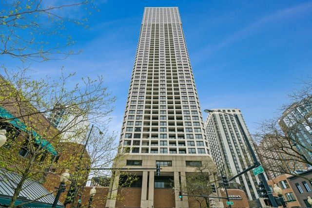 1030 N  State St #27J, Chicago, IL 60610