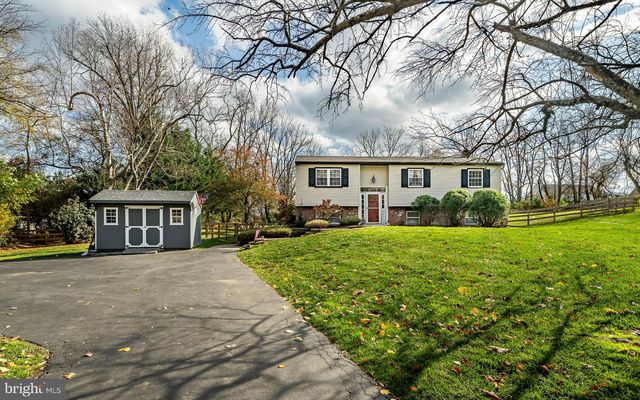 44 Glenview Dr, Glenmoore, PA 19343