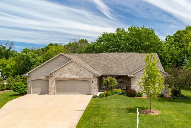 N7914 CREEKSIDE DR, SHERWOOD, WI 54169