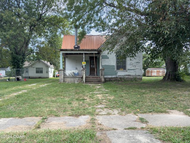 819 W  Arch St, Nevada, MO 64772
