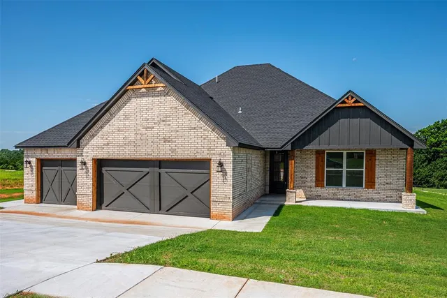 1127 Deer Ridge Blvd, Tuttle, OK 73089
