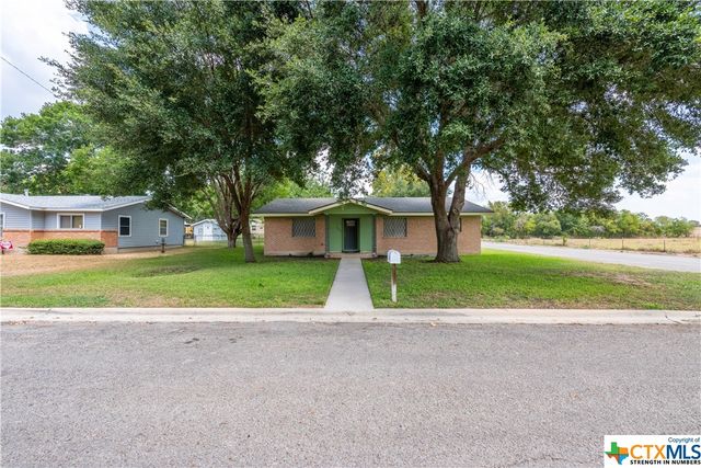 221 Parkview Dr, Luling, TX 78648