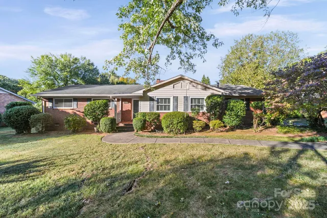 7526 Candis Dr, Charlotte, NC 28212
