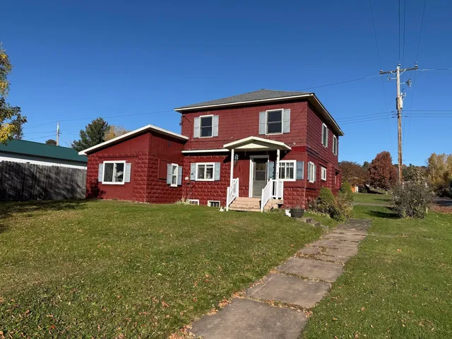 401 W  6th St, Washburn, WI 54891