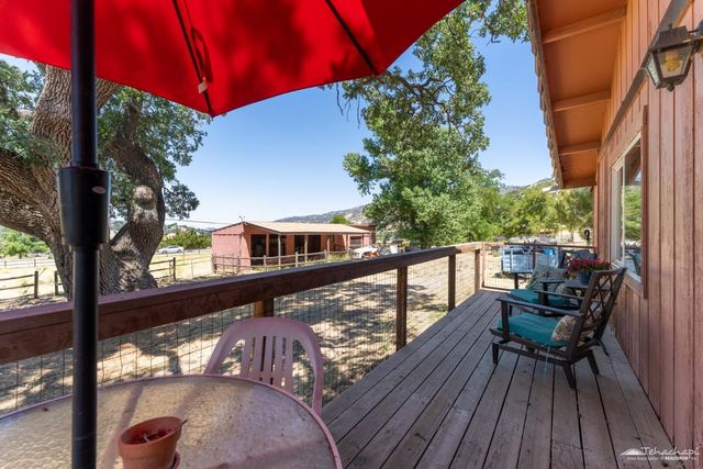 26141 Bear Valley Rd, Tehachapi, CA 93561