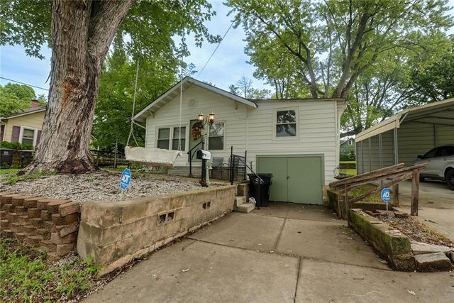 1317 S  Pleasant St, Independence, MO 64055