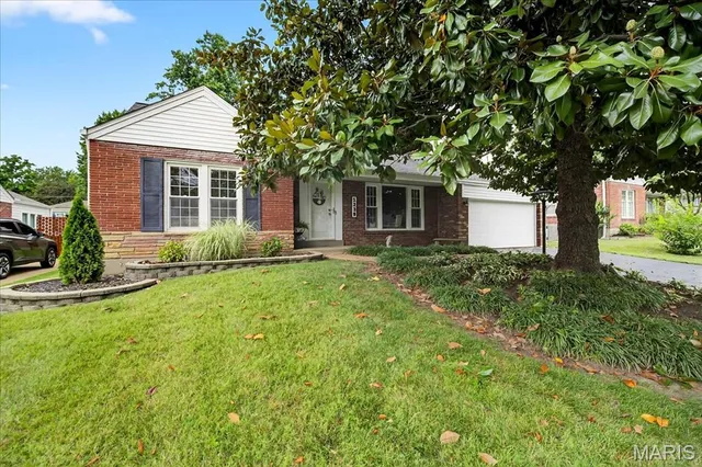 1239 Carol Ann Pl, Saint Louis, MO 63122