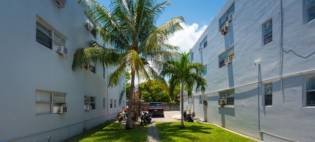 400 NW 7th St #316, Miami, FL 33136