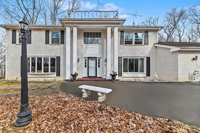 W267S7535 Olympia COURT N N, Waukesha, WI 53189