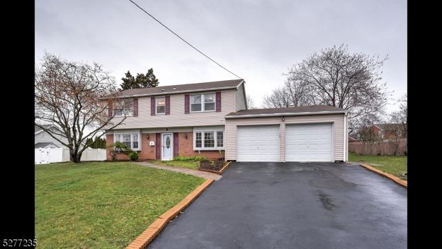 8 Larsen Rd, Somerset, NJ 08873