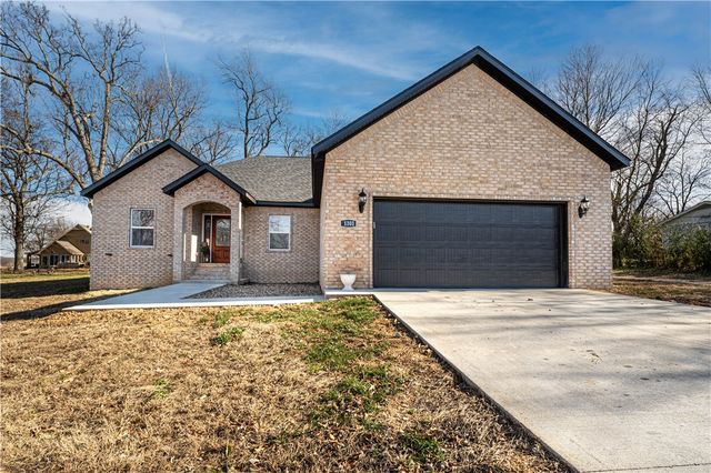 1101 Viney Grv, Prairie Grove, AR 72753