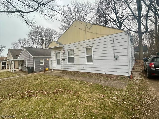 779 Lindsay Ave, Akron, OH 44306