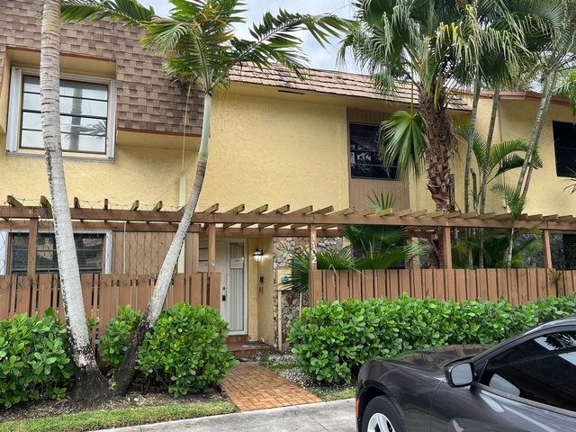 1102 NW 79th Dr, Fort Lauderdale, FL 33322