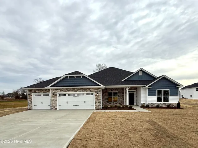 106 Manchester Court, La Grange, NC 28551