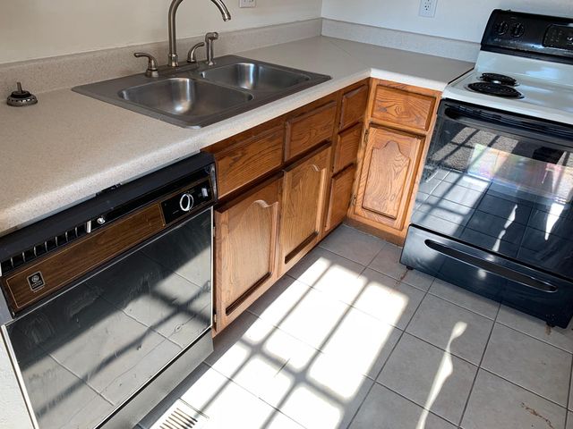 6165 S  Zunis Ave E, Tulsa, OK 74136