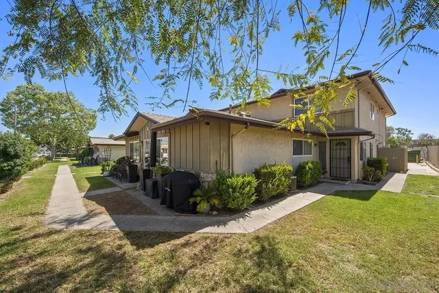 9837 Mission Gorge Rd #3, Santee, CA 92071