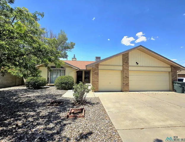 517 Lacima Rd, Gallup, NM 87301
