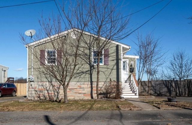 28 Lind St, Quincy, MA 02169