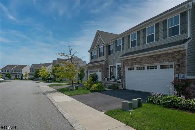 14 Cypress Ln, Sparta, NJ 07871