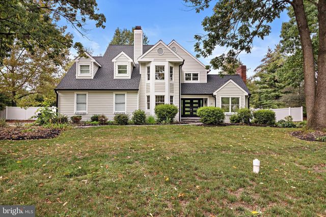 32 Baldwin St, Pennington, NJ 08534