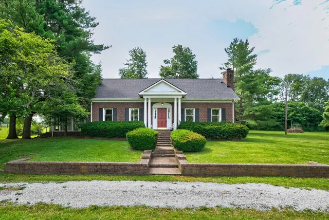 3750 Keene Troy Pike, Versailles, KY 40383