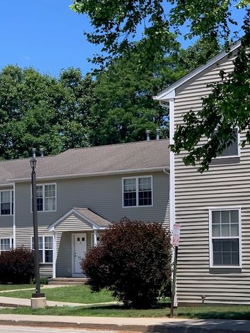 60 Woods Dr #60, Norwich, CT 06360