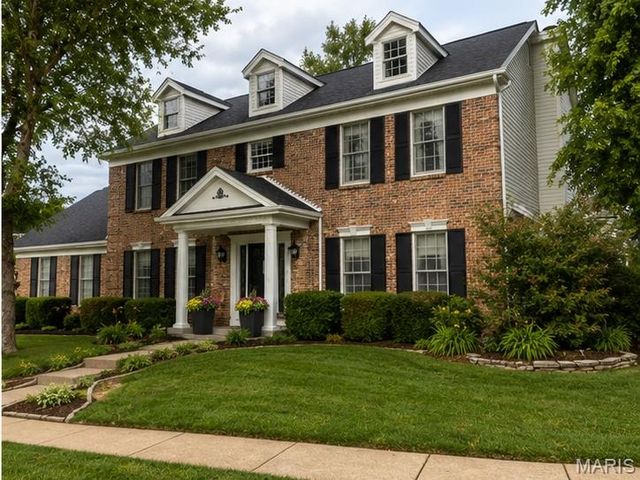 6736 Black Water Dr, Saint Louis, MO 63129