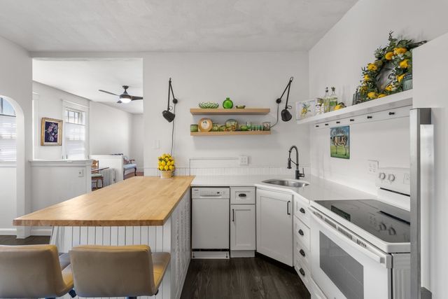 16 Leavitt St #3, Salem, MA 01970