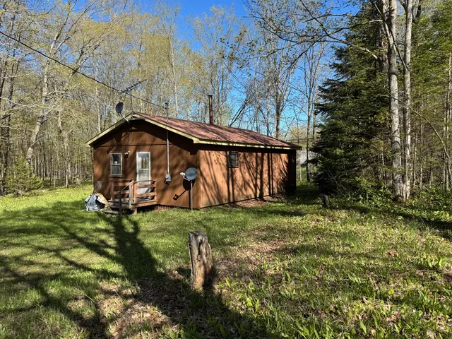 7121 Burns Rd, Germfask, MI 49836