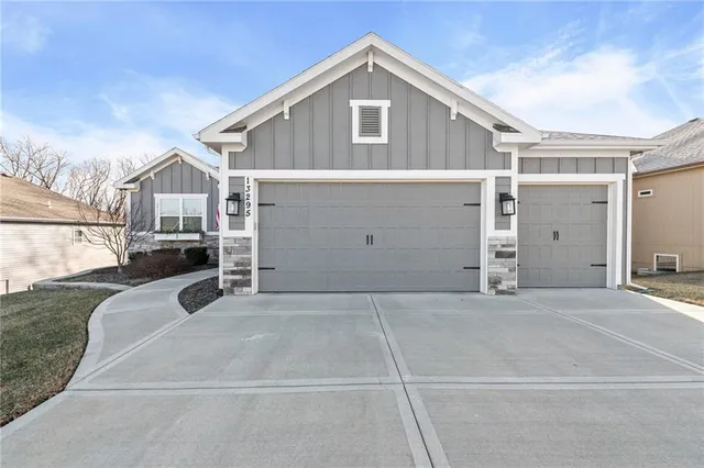 13295 N  Silver Ridge Dr, Platte City, MO 64079