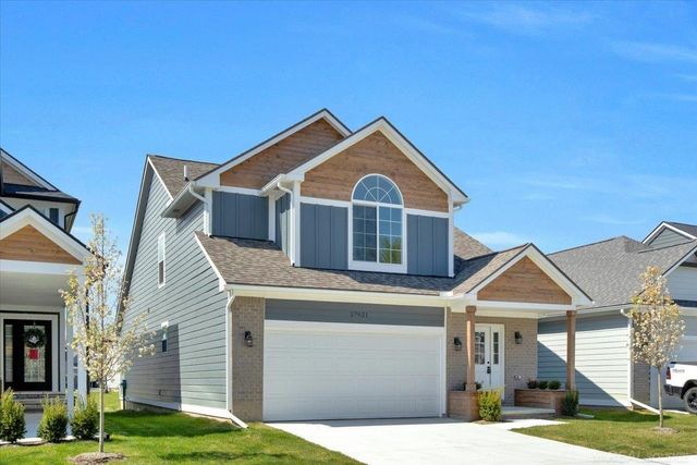 27621 Maryjane Ln E, Chesterfield, MI 48047