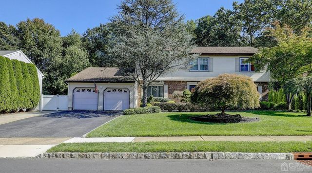 15 Glynn Ct, Parlin, NJ 08859