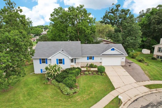 100 Oak Ridge Court, Deerfield, WI 53531