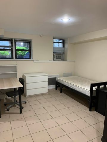 207 W  20th St #1B, New York, NY 10011