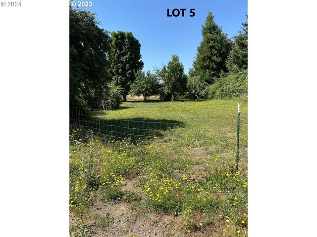 2135 NE Spitz Rd #5, Canby, OR 97013
