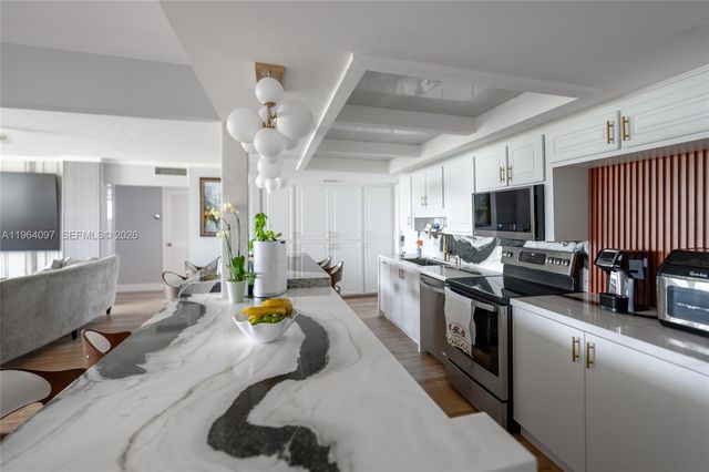 3910 Crystal Lake Dr #401, Pompano Beach, FL 33064