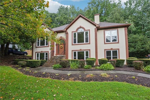 5820 Elm Tree Dr, Buford, GA 30518
