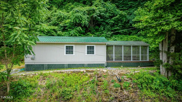 10262 Horton Ford Rd, Eidson, TN 37731