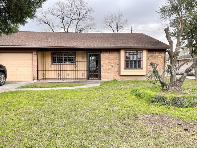 927 Greatwood Dr, Houston, TX 77013