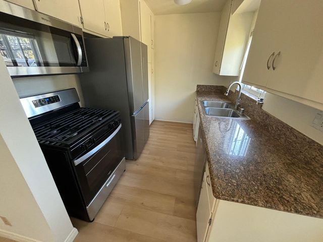 2110 4th St #14, Santa Monica, CA 90405
