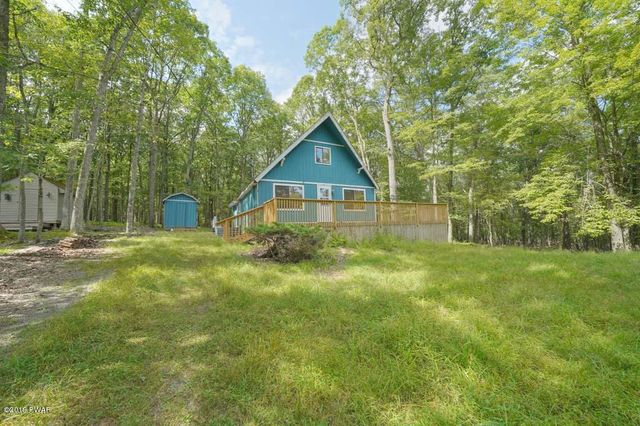 110 Spruce Ct, Hawley, PA 18428
