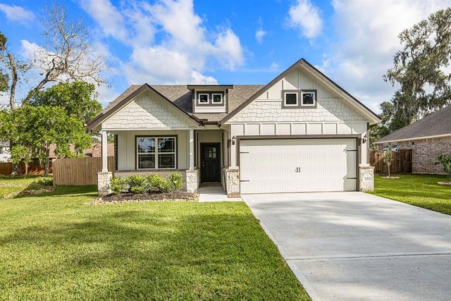 331 Wood Haven Dr, West Columbia, TX 77486