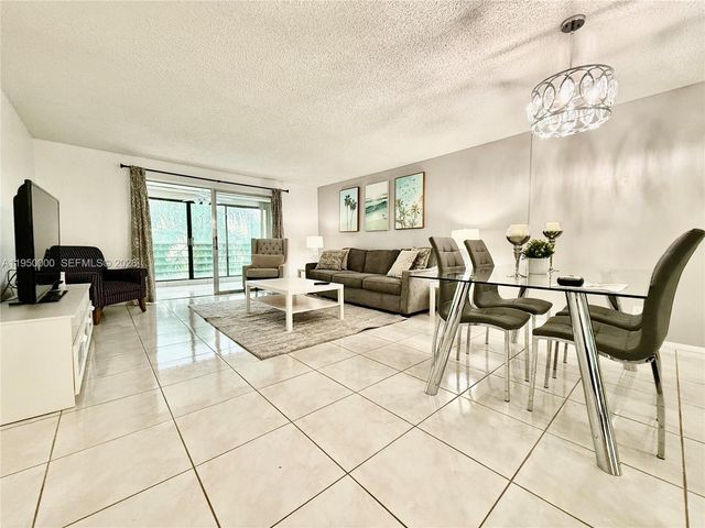 131 SE 3rd Ave #305, Dania, FL 33004