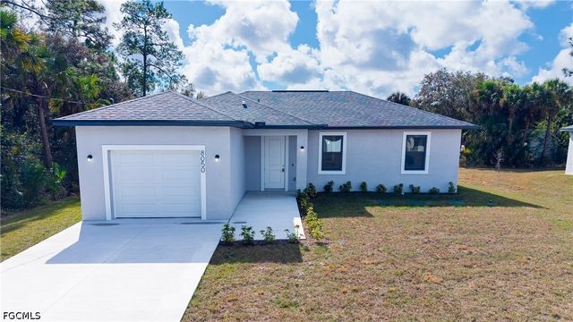 8050 Sherwood Cir, Labelle, FL 33935