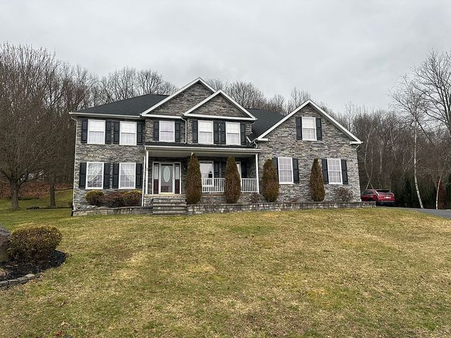 115 Edgewood Dr, Old Forge, PA 18518