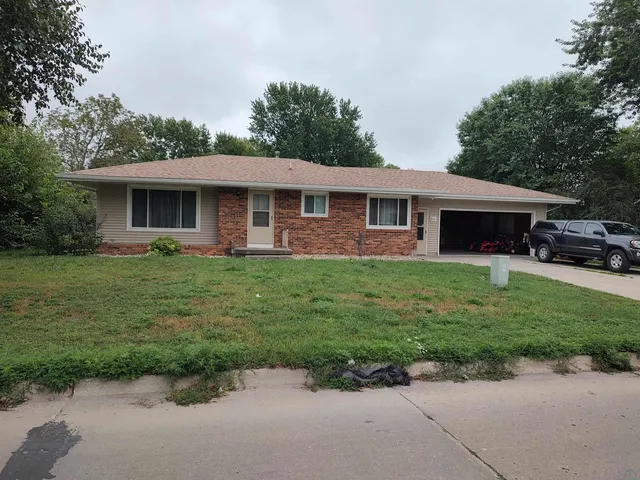 711 Geisinger Rd, Storm Lake, IA 50588