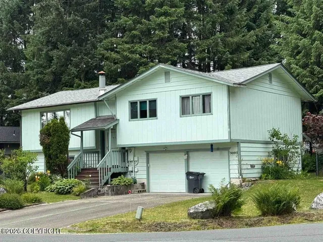 9099 Pinedale St, Juneau, AK 99801