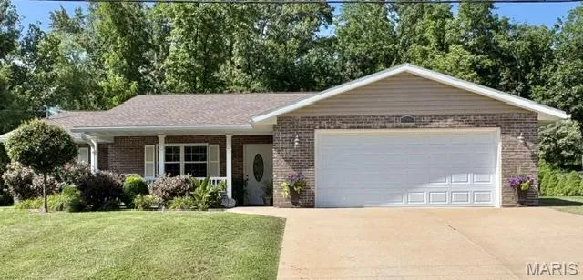 210 Stone Ridge Dr, Hannibal, MO 63401
