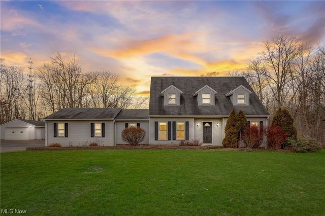 17784 Haskins Rd, Chagrin Falls, OH 44023