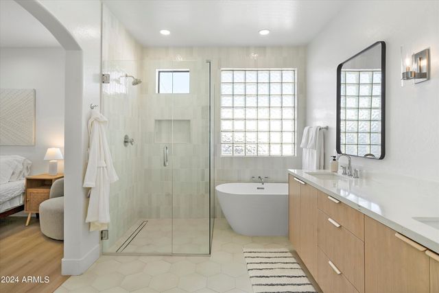 1084 E  Susan Ln, Tempe, AZ 85281